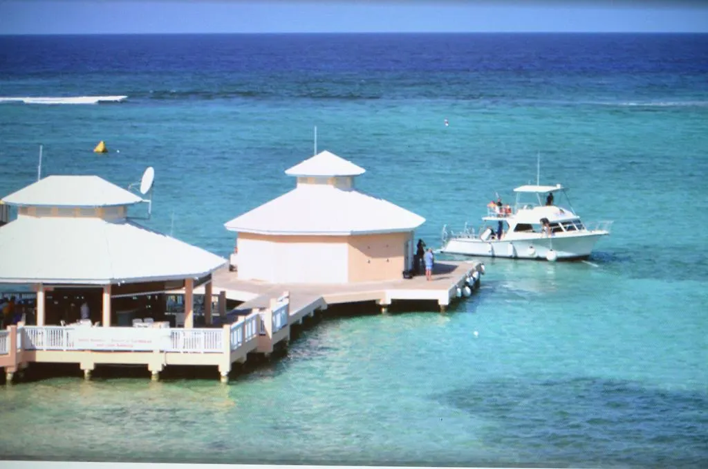Morritts Tortuga Club And Resort East End 4*,  Каймановы острова